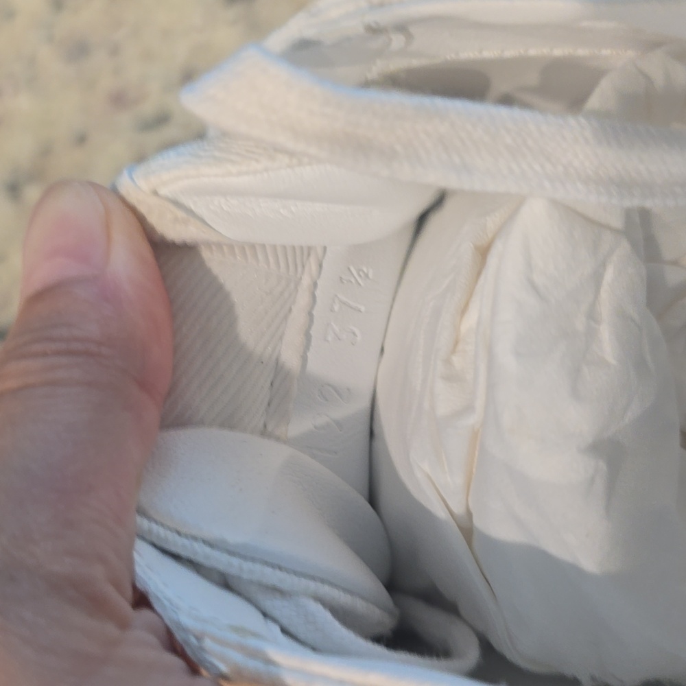 Gucci Women's Exclusive GG Rhyton sneaker size 37.5 - Picture 9 of 10